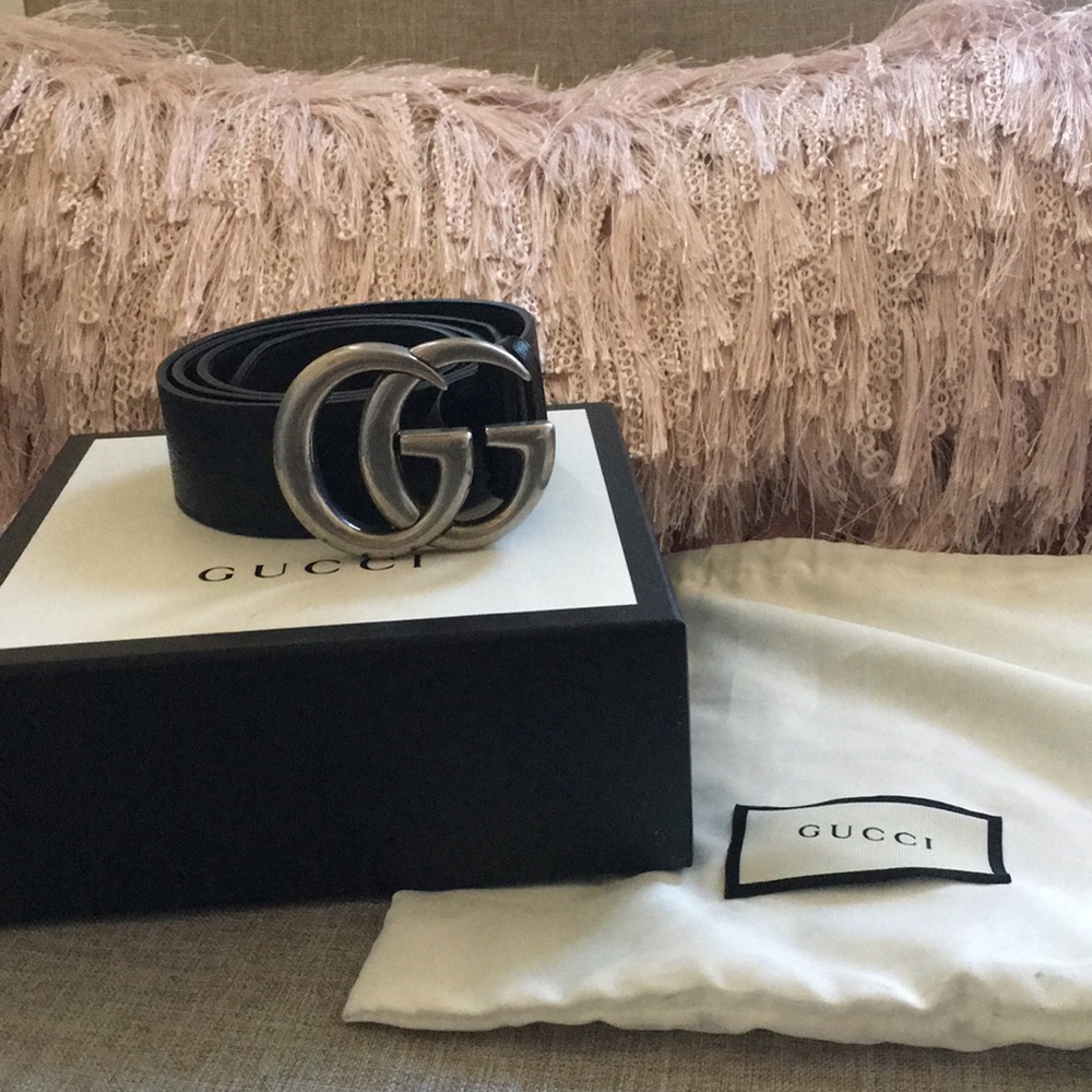 Leather Gucci belt with silver double G buckle